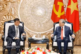 Party General Secretary and State President To Lam (R) and outgoing Mongolian Ambassador to Vietnam Jigjee Sereejav at their meeting in Hanoi on April 28, 2026. (Photo: VNA)