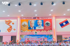 Students of the Nguyen Du Lao–Vietnamese Bilingual School in Vientiane in the ceremony marking the start of the 2026-2027 academic year. (Photo: VOV)