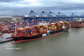 Imports and exports are handled at Lach Huyen container port in Hai Phong city. (Photo: VNA)