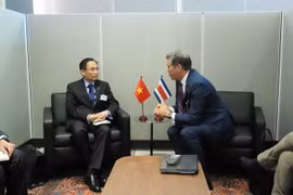 Minister of Foreign Affairs Le Hoai Trung (L) meets with Costa Rican Foreign Minister Manuel Tovar Rivera (Photo: baoquocte.vn)