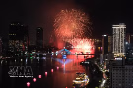 Both banks of the Han River morphs into full-throttle entertainment zones (Photo: VNA)