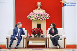 Vice Chairwoman of the Quang Ninh municipal People's Committee Vu Thi Mai Anh (right) meets with Jonathan Wallace Baker, UNESCO Representative to Vietnam, on October 29, 2026. (Photo: baoquangninh.vn)