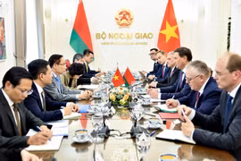 Minister of Foreign Affairs Le Hoai Trung holds talks with Belarusian Minister of Foreign Affairs Maxim Ryzhenkov in Hanoi on October 28, 2026. (Photo: Vietnamese Ministry of Foreign Affairs)