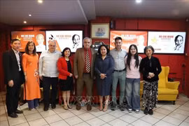 Participants pose for a group photo at the special film screening commemorating the 135th birth anniversary of President Ho Chi Minh on May 19 in Greece. (Photo: VNA)