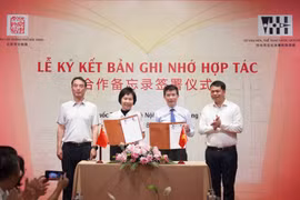 A view of the signing ceremony of the Hanoi-Beijing memorandum of understanding (MoU) on cooperation in preserving and promoting the heritage values of the Vietnamese capital’s iconic Van Mieu – Quoc Tu Giam (Temple of Literature – Imperial Academy) complex. (Photo: VNA)