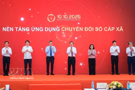 Delegates launch the commune-level digital transformation application on October 9 (Photo: VNA)