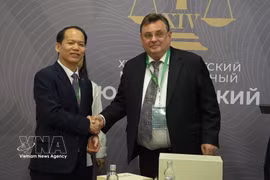 Minister of Justice Hoang Thanh Tung meets with Russian Minister of Justice Konstantin Chuychenko on June 24, 2026. (Photo: VNA)