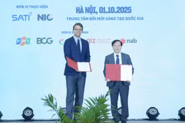 The State Agency for Technology and Innovation under the Ministry of Science and Technology (MoST) and the German Agency for International Cooperation (GIZ) ink an agreement to deploy the project “Clean, Affordable, and Secure Energy for Southeast Asia implemented in Vietnam” (CASE Vietnam), on October 1, 2025 in Hanoi. (Photo: VNA)