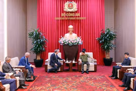 The meeting between Minister of Public Security General Luong Tam Quang and a delegation from Italy's Leonardo S.p.A. led by Daniele Tavano, Director for Global Sales Air Traffic Management Systems in Hanoi on July 29. (Photo: VNA)