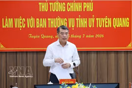 Prime Minister Le Minh Hung addresses the working session with the Standing Board of the Tuyen Quang Party Committee in Vi Xuyen commune on July 15, 2026. (Photo: VNA)