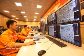 Electricity generation is monitored at the plant of the Hai Phong Thermal Power Joint Stock Company. (Photo: VNA)