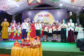 The General Association of Vietnamese People in Laos, in coordination with Bang Long Pagoda, organises the “Mid-Autumn Festival Night” programme to celebrate the Mid-Autumn Festival. (Photo: VNA)