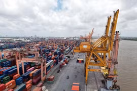 The seaport system in the northern city of Hai Phong aims to handle 112 million tonnes of cargo in 2025. (Photo: VNA)