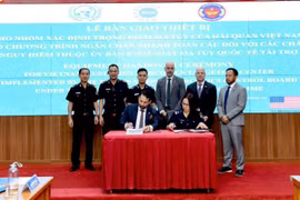 At the equipment handover ceremony for the Narcotics Targeting Centre of Vietnam Customs. (Photo: cand.com.vn)