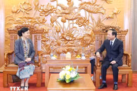 Chairman of the Communist Party of Vietnam (CPV) Central Committee's Commission for Information, Education, and Mass Mobilisation Trinh Van Quyet (right) meets with Standing Vice President of the Lao Front for National Construction Central Committee Inlavan Keobounphanh in Hanoi on December 5. (Photo: VNA)