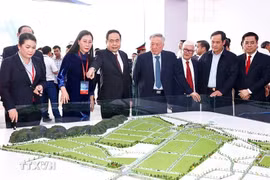 National Assembly Chairman Tran Thanh Man (third, from left) attends the groundbreaking ceremony for VSIP II Quang Ngai Industrial Park. (Photo: VNA)