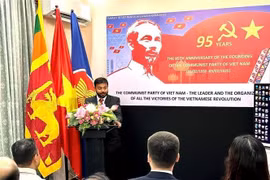 Deputy Minister of Foreign Affairs and Foreign Employment of Sri Lanka Arun Hemachandra speaks at the celebration. (Photo: VNA)