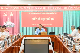 Tran Sy Thanh, Politburo member, Secretary of the Party Central Committee and head of the committee’s Inspection Commission chairs the commission's meeting (Photo: VNA)