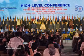 Officials pose for a group photo at the high-level conference of the TAC High Contracting Parties in Manila, the Philippines, on July 24, 2026. (Photo: VNA)