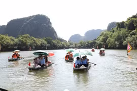 On the sidelines of the Asia-Pacific Dialogue on Heritage and Authenticity, a delegation from the United Nations Educational, Scientific and Cultural Organization (UNESCO) conducted a field visit to the Trang An Landscape Complex in Ninh Binh province on October 1, 2026. (Photo: VNA)