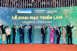 Delegates at the exhibition's opening ceremony. (Photo: VNA)