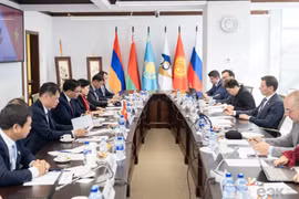 The working session between Vietnamese Minister of Industry and Trade Le Manh Hung and Andrey Slepnev, Minister in charge of Trade of the Eurasian Economic Commission (photo: moit.gov.vn)
