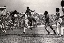 North-South football reunion at the Thong Nhat Stadium in HCM City on November 7, 1976. (File Photo of These Football Times)