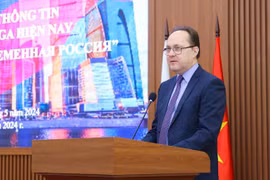 Russian Ambassador to Vietnam G.S. Bezdetko speaks at an event in 2024 to share information about cooperation between Vietnam and Russia (Photo: VNA)
