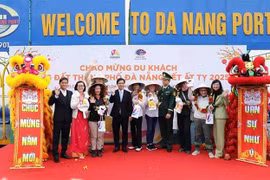 Da Nang welcomes first foreign tourists to the city (Photo: VNA)