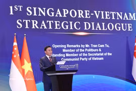 Politburo Member and Standing Member of the Communist Party of Vietnam (CPV) Central Committee’s Secretariat Tran Cam Tu speaks at the first Vietnam-Singapore Strategic Dialogue in Singapore on August 25, 2026. (Photo: VNA)