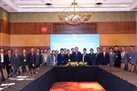 General Secretary of the Communist Party of Vietnam Central Committee and President To Lam and representatives of the Canadian Vietnamese Scientists and Experts Association (CVSEA) on September 25. (Photo: VNA)