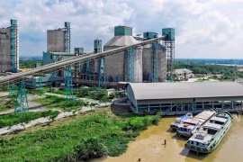 A Vicem Ha Tien cement manufacturing plant. (Photo: vicemhatien.com.vn)