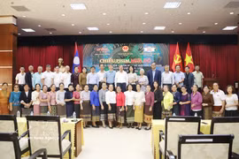 Vietnamese Ambassador to Laos Nguyen Minh Tam and other participants pose for a commemorative photo after a screening of 'Mua Do" (Red Rain) in Vientiane on July 18, 2026. (Photo: VNA)