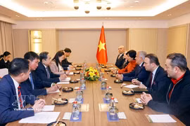 Chairman of the National Assembly (NA) Tran Thanh Man hosts a reception for Vietnam’s Honorary Consul in Istanbul Ali Tezolmez on April 17. (Photo: VNA)
