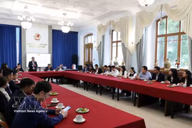 At a working session with the Vietnamese Embassy in Moscow (Photo: VNA)