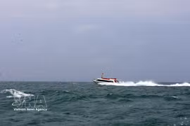A ferry boat is carrying passengers in Phu Quoc (Photo: VNA)