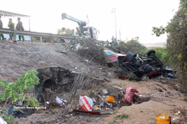 Four people die and 12 others are injured at the bus crash in Lam Dong province on April 6. (Photo: VNA)