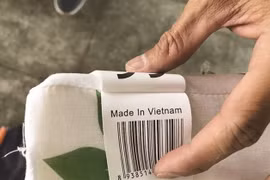 No legal framework currently defines what qualifies as “Vietnamese origin” for goods circulating domestically. (Photo: thoibaotaichinhvietnam.vn)