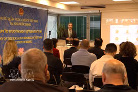 Ofer Fohrer, Head of the Export and Investment Promotion Division under the Foreign Trade Administration of Israel's Ministry of Economy and Industry, shares prospects for bilateral cooperation in trade, investment, and high-tech agriculture. (Photo: VNA)