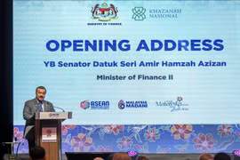 Malaysia’s Second Finance Minister Amir Hamzah Azizan speaks at the event. (Photo: Bernama)