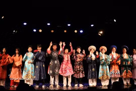 A showcase of Vietnamese traditional costume within the Vietnamese cultural festival from June 26–28 at the Zahrada cultural centre, Prague 11, Czech Republic. (Photo: VNA)