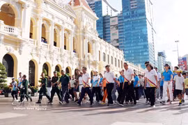 More than 5,000 people join a community walk programme in Ho Chi Minh City on June 28 (Photo: VNA)