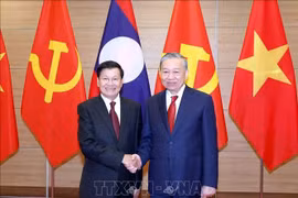 General Secretary of the Communist Party of Vietnam To Lam (right) and General Secretary of the Lao People’s Revolutionary Party and President of Laos Thongloun Sisoulith at a meeting during the Lao leader's visit to Vietnam. (Photo: VNA)