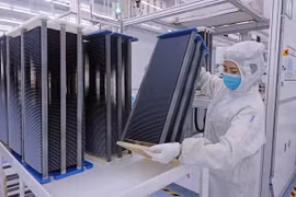 A Chinese factory produces solar panels in Thai Nguyen province (Photo: VNA)