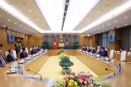 The September 30 meeting between Prime Minister Le Minh Hung and heads of delegations from ASEAN countries and the ASEAN Secretariat attending the ASEAN Law Enforcement High-level Conference on Cooperation in Combating Criminal Fugitives (Photo: VNA)