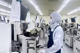 The semiconductor industry is directly linked to the competitiveness, technological autonomy and security of each country, requiring domestic capabilities to develop in tandem with international cooperation. (Illustrative photo: VNA)