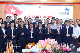 Participants pose for a group photo at the hybrid send-off ceremony for the Vietnamese delegation participating in the 48th WorldSkills Competition in China. (Photo: VNA)