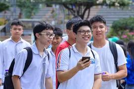 Candidates take part in a high school graduation exam. (Photo: VietnamPlus)