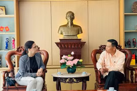 Vietnamese Ambassador to Venezuela Vu Trung My (right) meets with and Blanca Eekhout, a member of the Central Committee of the ruling United Socialist Party of Venezuela (PSUV) and President of the Commission for the Development of Communes of the Venezuelan National Assembly (Photo: VNA)