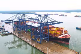 LNG-powered container vessel Zim Mount Rainier docks at SP-SSA International Terminal in Tan Phuoc ward, Ho Chi Minh City (Photo: VNA)